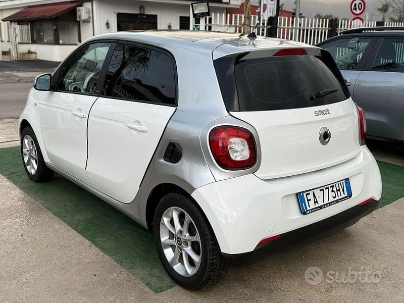 Usata Smart ForFour Passion 61 CV (44 kW) 2015 Bianco Utilitaria