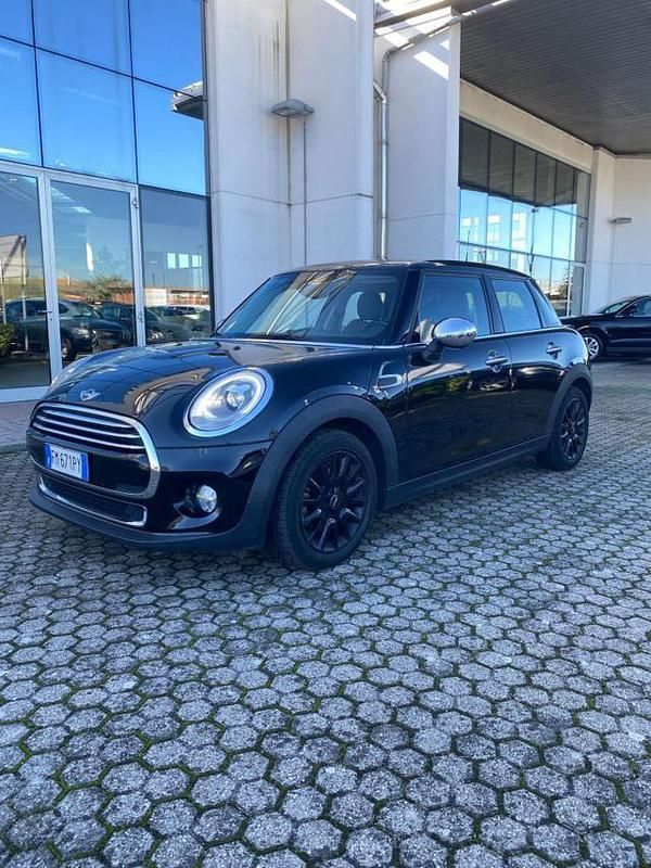 Usata Mini Cooper D 116 CV (85 kW) 2017 Nero Utilitaria