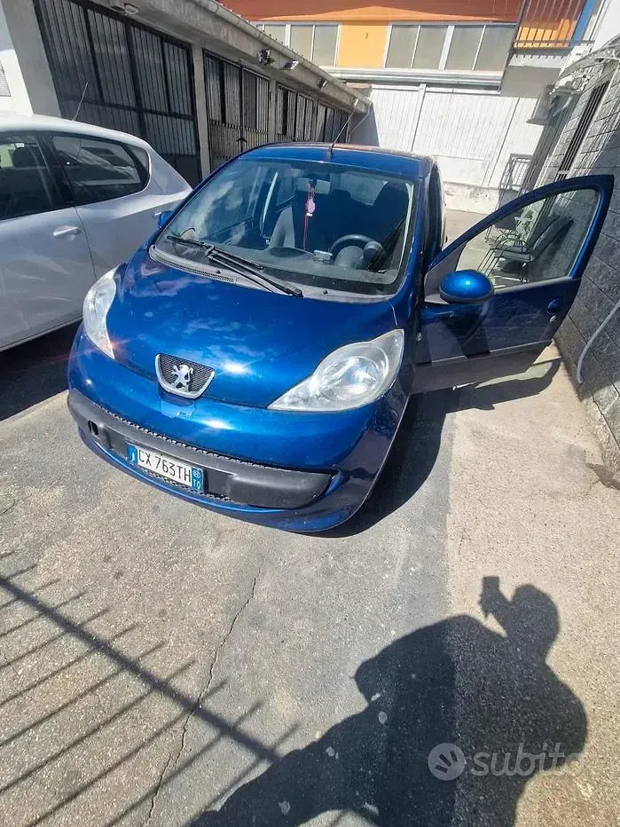Usata Peugeot 107 68 CV (50 kW) 2005 Bluazzurro Utilitaria