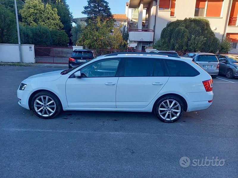 Bianco Usata 2017 Skoda Octavia Tre volumi | 7000 € (Buon prezzo) - Immagine 1/4