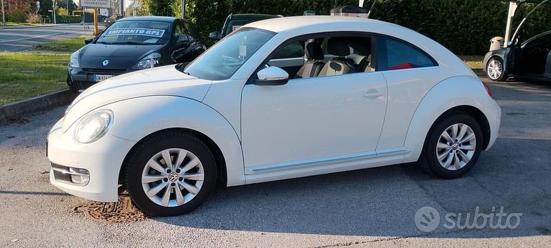 Usata VW Beetle 104 CV (76 kW) 2014 Bianco Utilitaria