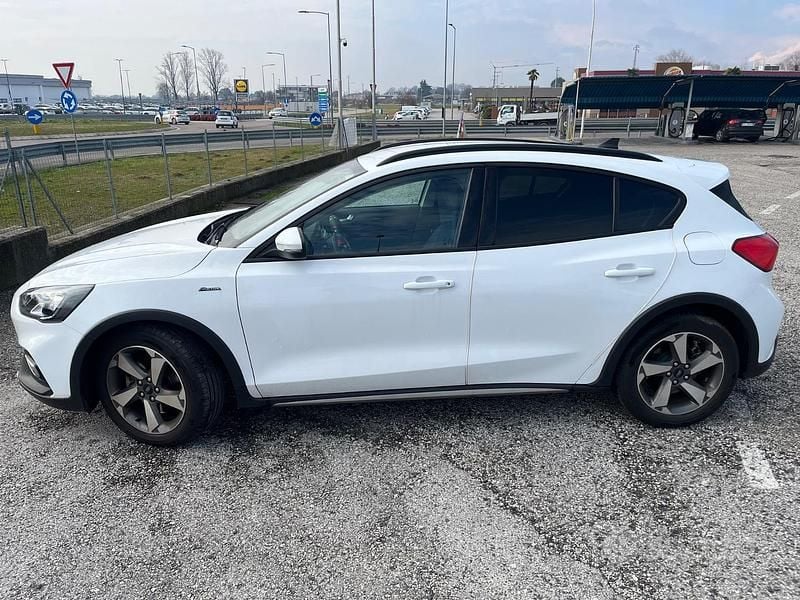 Usata Ford Focus Active 120 CV (88 kW) 2020 Bianco Berlina