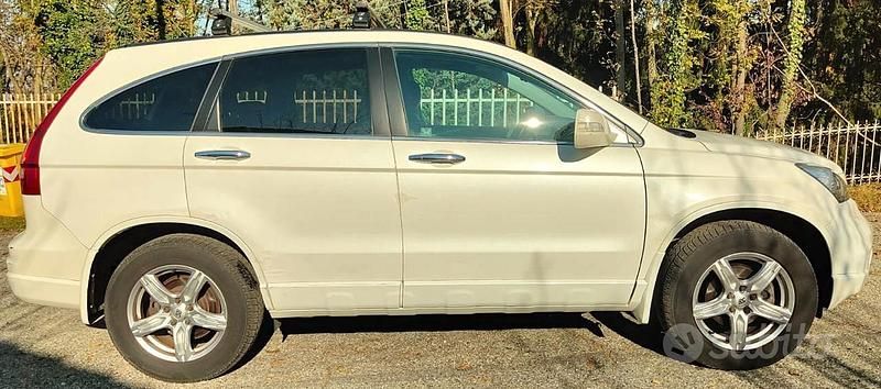 Bianco Usata 2010 Honda CR-V SUV | 9900 € (Molto cara) - Immagine 1/4
