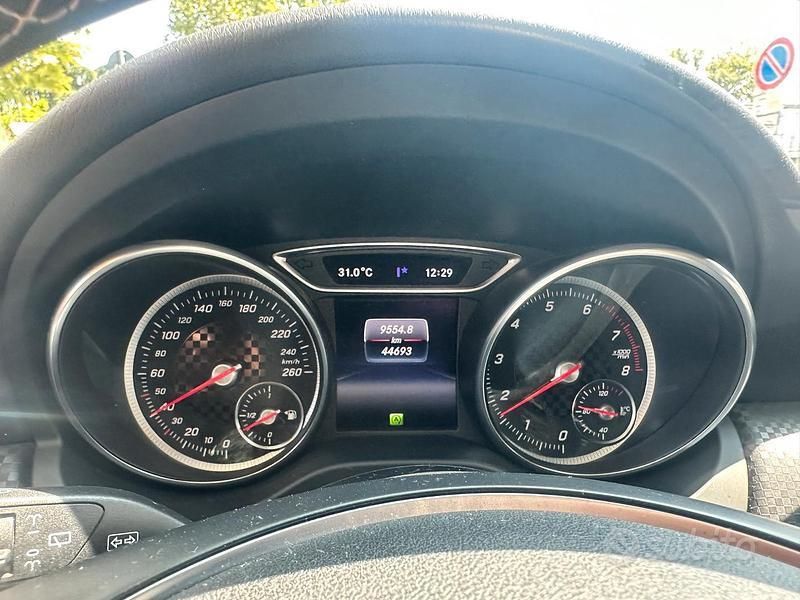 Usata Mercedes A180 122 CV (89 kW) 2016 Grigio Utilitaria