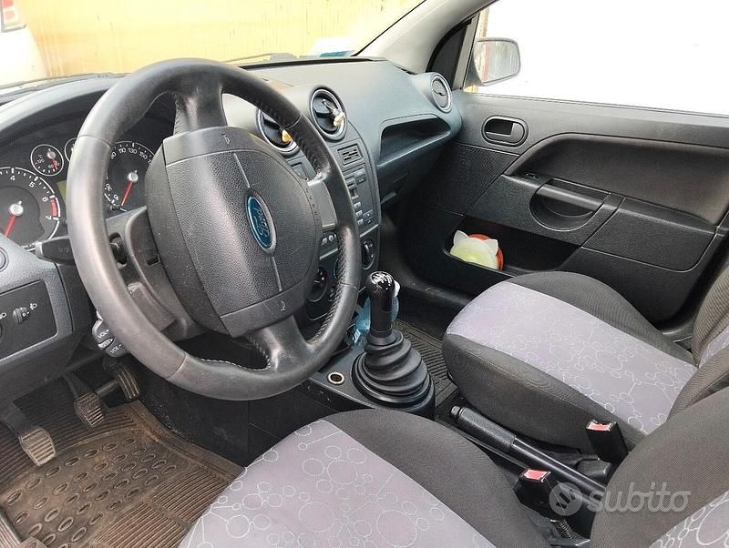 Gebraucht Ford Fiesta 75 PS (55 kW) 2008 Grau Limousine