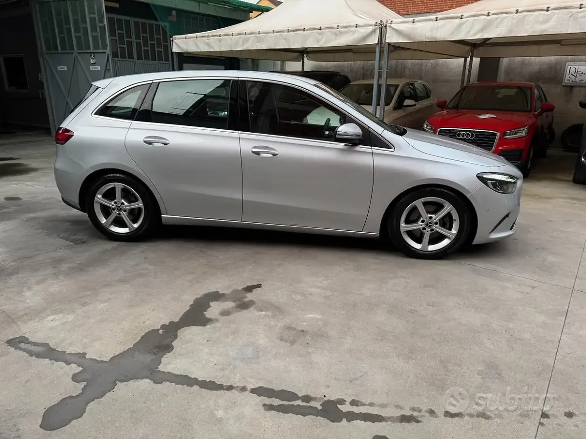 Usata Mercedes B200 Progressive 150 CV (110 kW) 2023 Argento Utilitaria