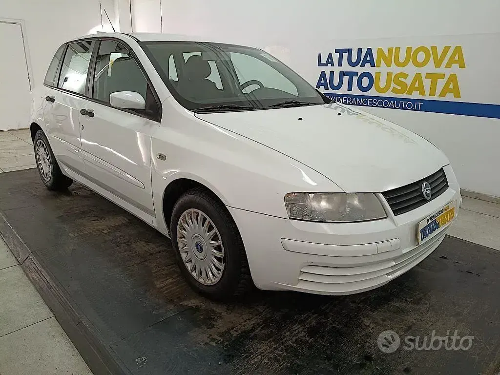 Usata Fiat Stilo Dynamic 103 CV (75 kW) 2004 Grigio metallizzato Berlina