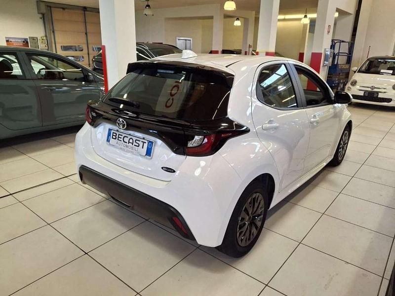 Usata Toyota Yaris Active 72 CV (52 kW) 2023 Bianco Utilitaria