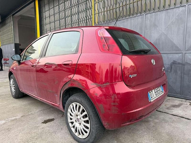 Usata Fiat Grande Punto Dynamic 77 CV (56 kW) 2009 Rosso Utilitaria