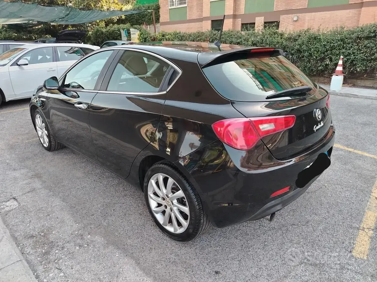 Usata Alfa Romeo Giulietta Progression 105 CV (77 kW) 2015 Nero Utilitaria