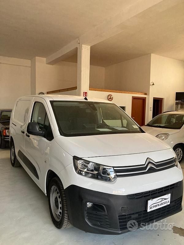 Begagnad Citroën Berlingo Live 131 HK (96 kW) 2020 Vit Minibuss