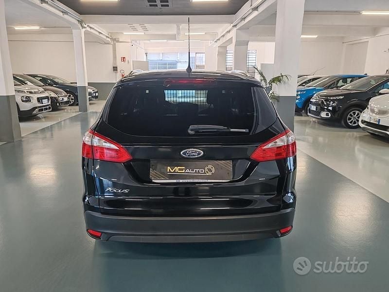 Begagnad Ford Focus Titanium 115 HK (84 kW) 2011 Svart Kombi
