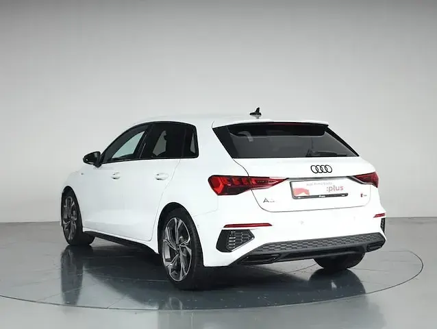 Usata Audi A3 S-Line 150 CV (110 kW) 2023 Bianco ghiacciaio metallizzato Berlina