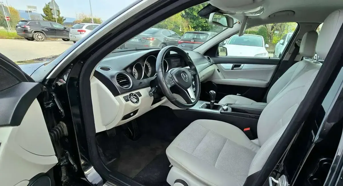 Usata Mercedes C220 Avantgarde 170 CV (125 kW) 2011 Berlina