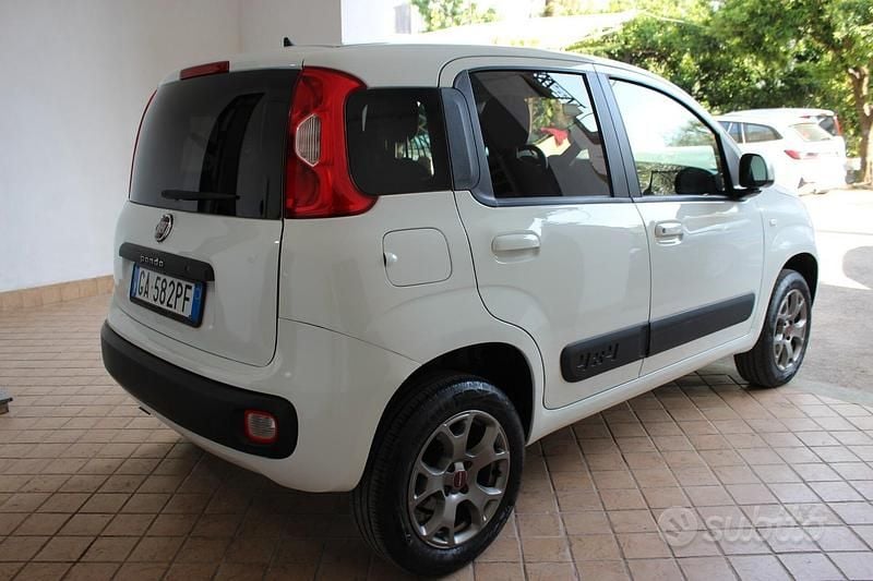 Usata Fiat Panda 4x4 S 84 CV (61 kW) 2020 Bianco Utilitaria