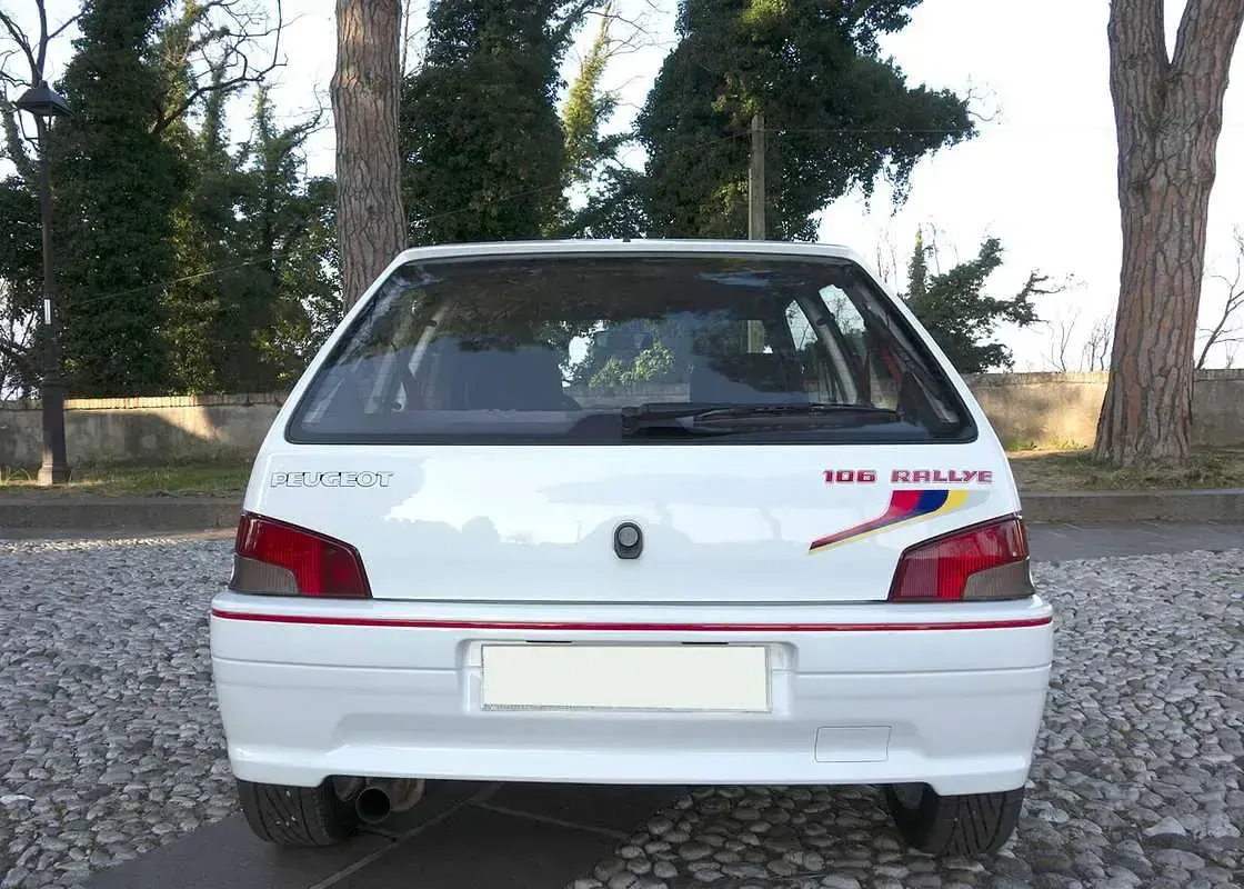 Usata Peugeot 106 98 CV (72 kW) 1995 Bianco Utilitaria