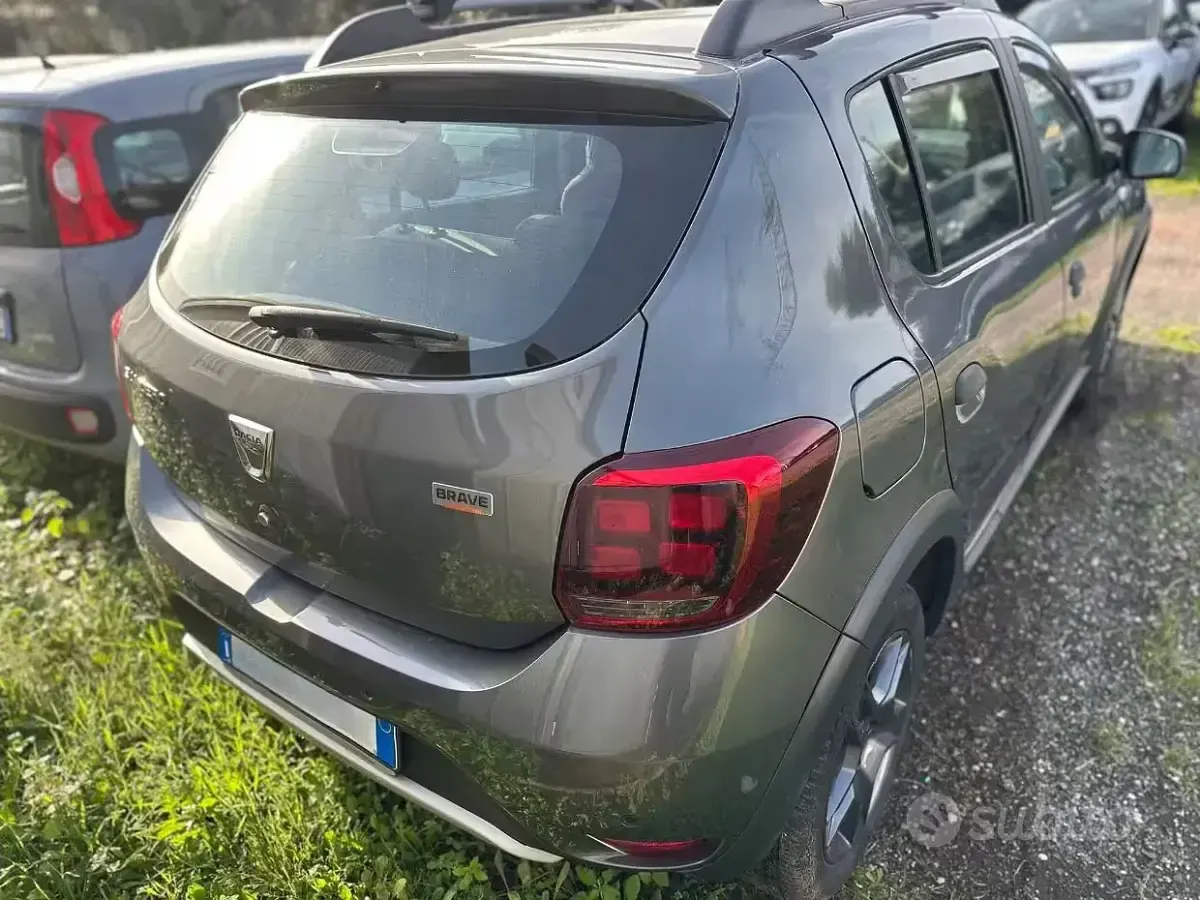 Usata Dacia Sandero Comfort 75 CV (55 kW) 2018 Grigio Berlina
