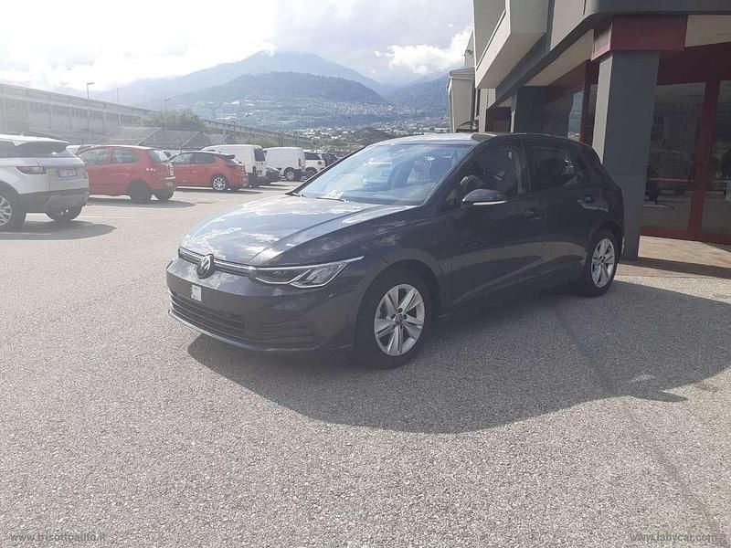 Usata VW Golf VIII Life 110 CV (80 kW) 2023 Grigio Berlina