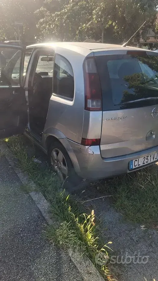 Usata Opel Meriva 101 CV (74 kW) 2004 Giallo Monovolume