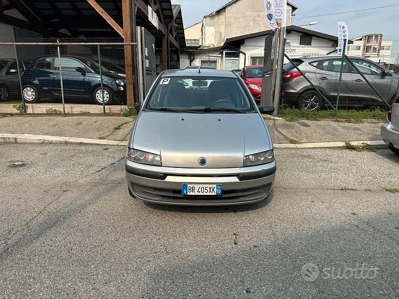 Usata Fiat Punto 80 CV (58 kW) 2002 Argento Utilitaria