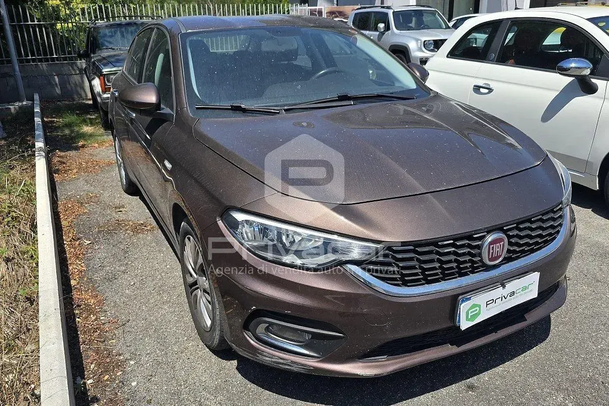 Usata Fiat Tipo Easy 95 CV (69 kW) 2016 Marrone Berlina