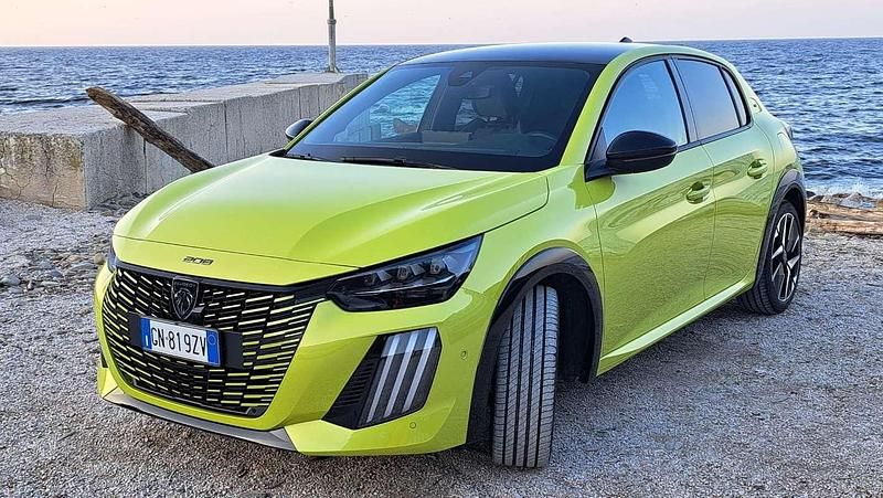 Giallo Usata 2024 Peugeot 208 GT Due volumi | 19.000 € (Molto cara) - Immagine 1/4