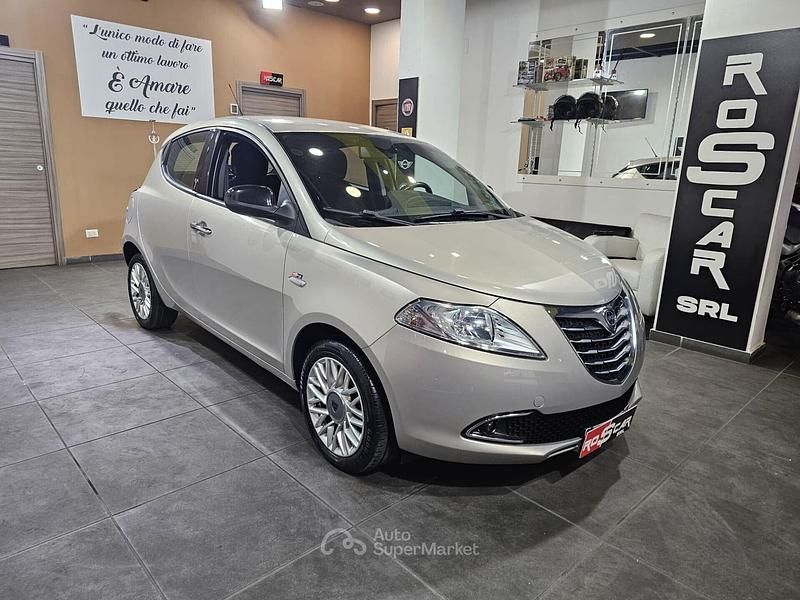 Usata Lancia Ypsilon Gold 95 CV (69 kW) 2015 Marrone Utilitaria