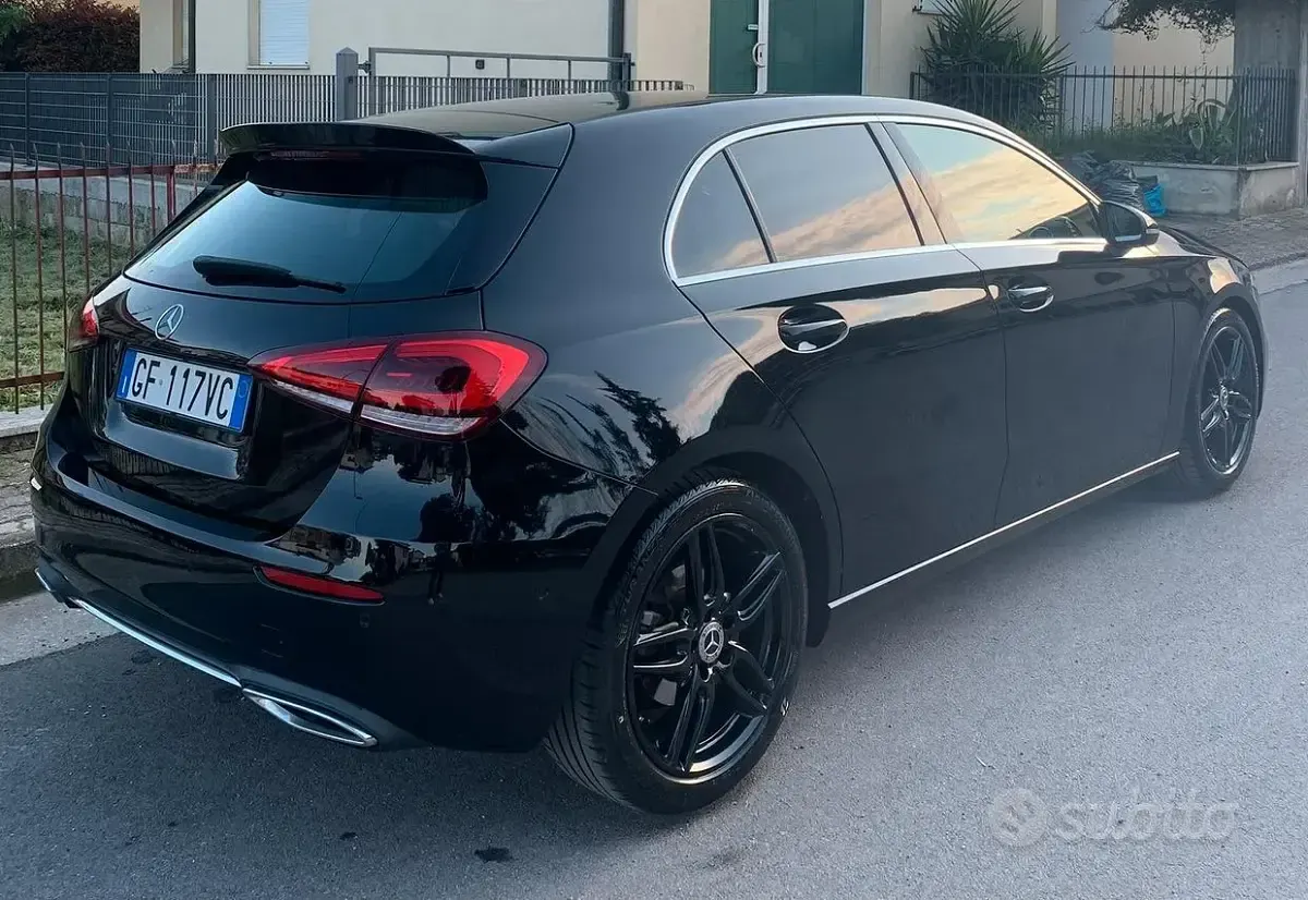 Usata Mercedes A180 136 CV (100 kW) 2021 Nero Berlina
