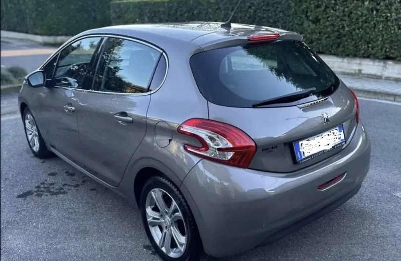 Usata Peugeot 208 Allure 68 CV (50 kW) 2012 Utilitaria