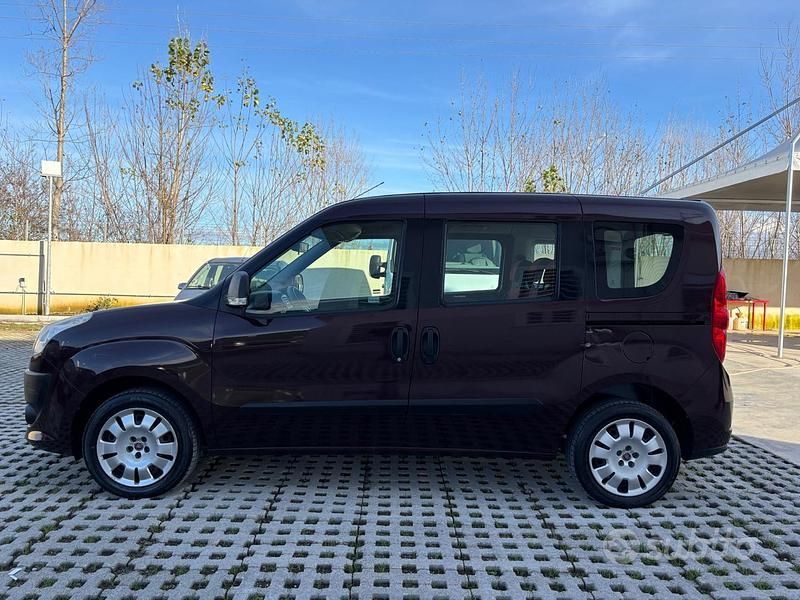 Usata Fiat Doblò 120 CV (88 kW) 2013 Viola Monovolume