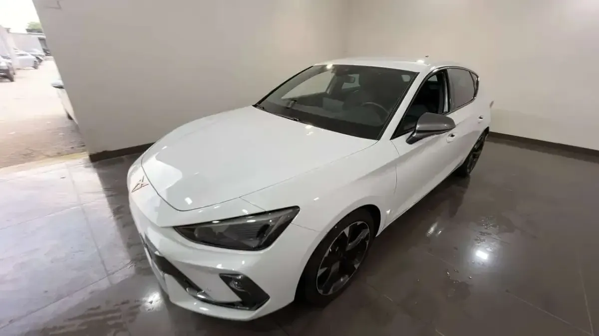 Usata Cupra Leon 150 CV (110 kW) 2025 Bianco Berlina