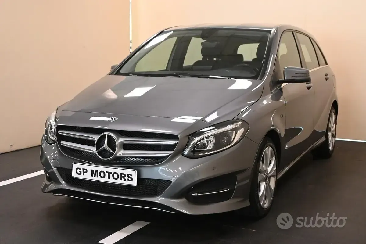 Usata Mercedes B200 136 CV (100 kW) 2019 Grigio Utilitaria