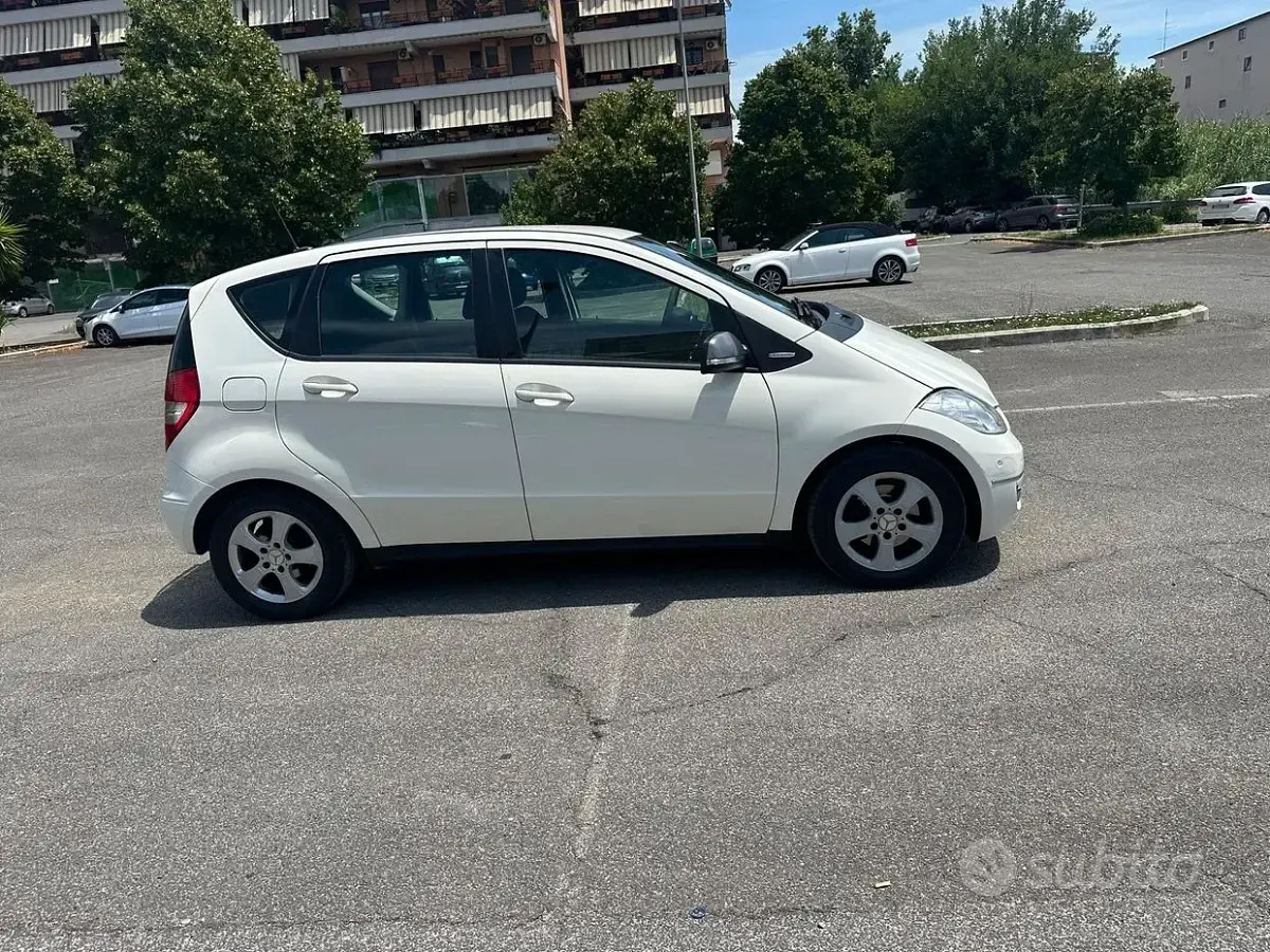 Usata Mercedes A150 Elegance 95 CV (69 kW) 2011 Bianco Utilitaria