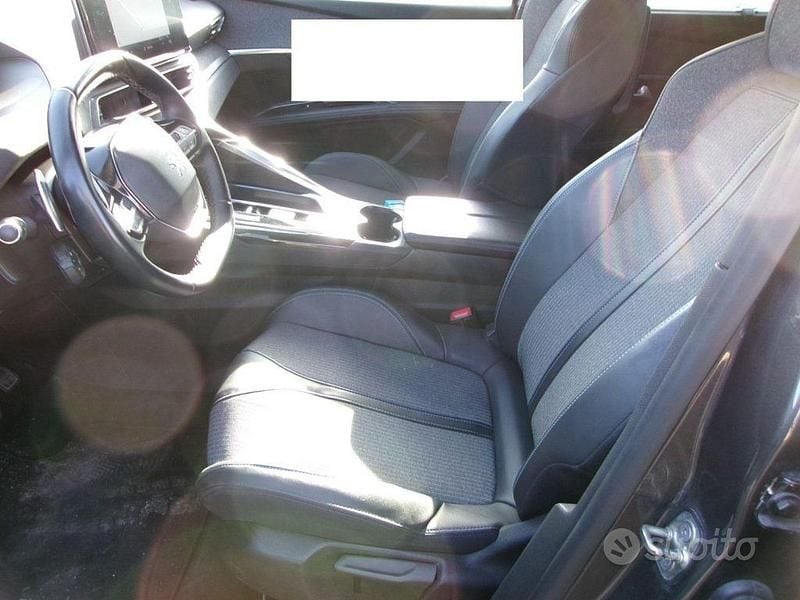 Usata Peugeot 5008 Allure 131 CV (96 kW) 2023 Grigio SUV