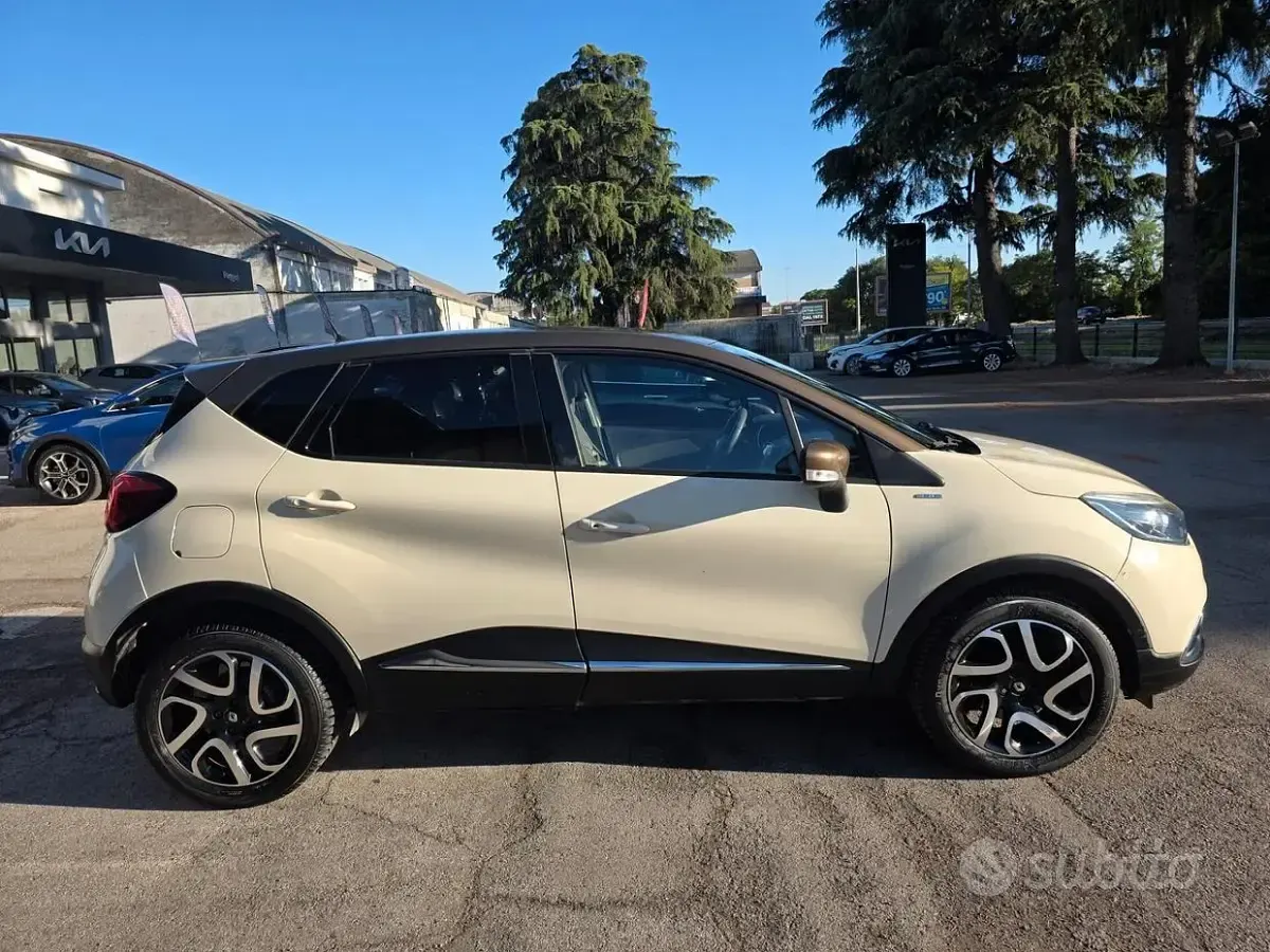 Usata Renault Captur 90 CV (66 kW) 2016 Beige SUV