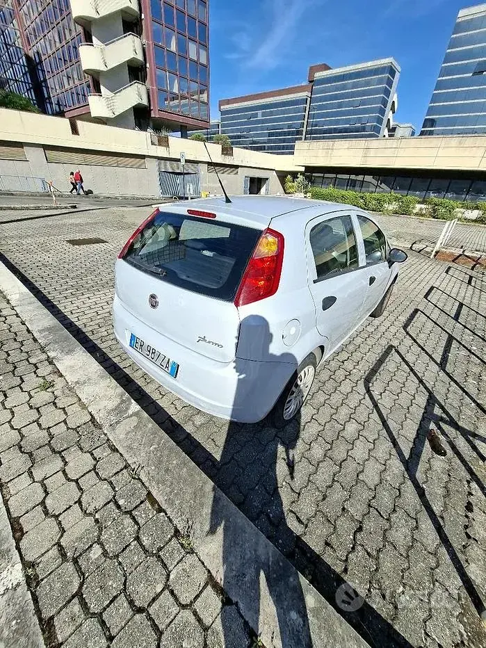 Usata Fiat Grande Punto 69 CV (50 kW) 2013 Bianco Utilitaria
