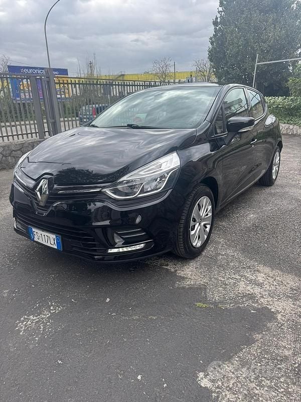 Second-hand Renault Clio IV 90 CP (66 kW) 2018 Negru Berlinǎ
