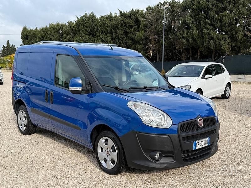 Usata Fiat Doblò Dynamic 104 CV (76 kW) 2013 Blu Monovolume