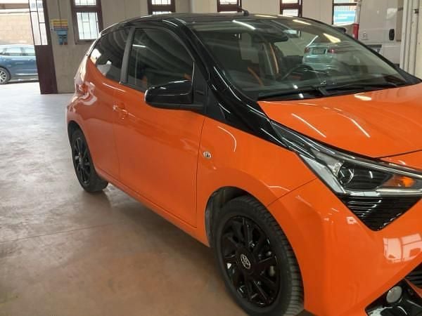 Usata Toyota Aygo X-cite 72 CV (52 kW) 2019 Arancione Utilitaria