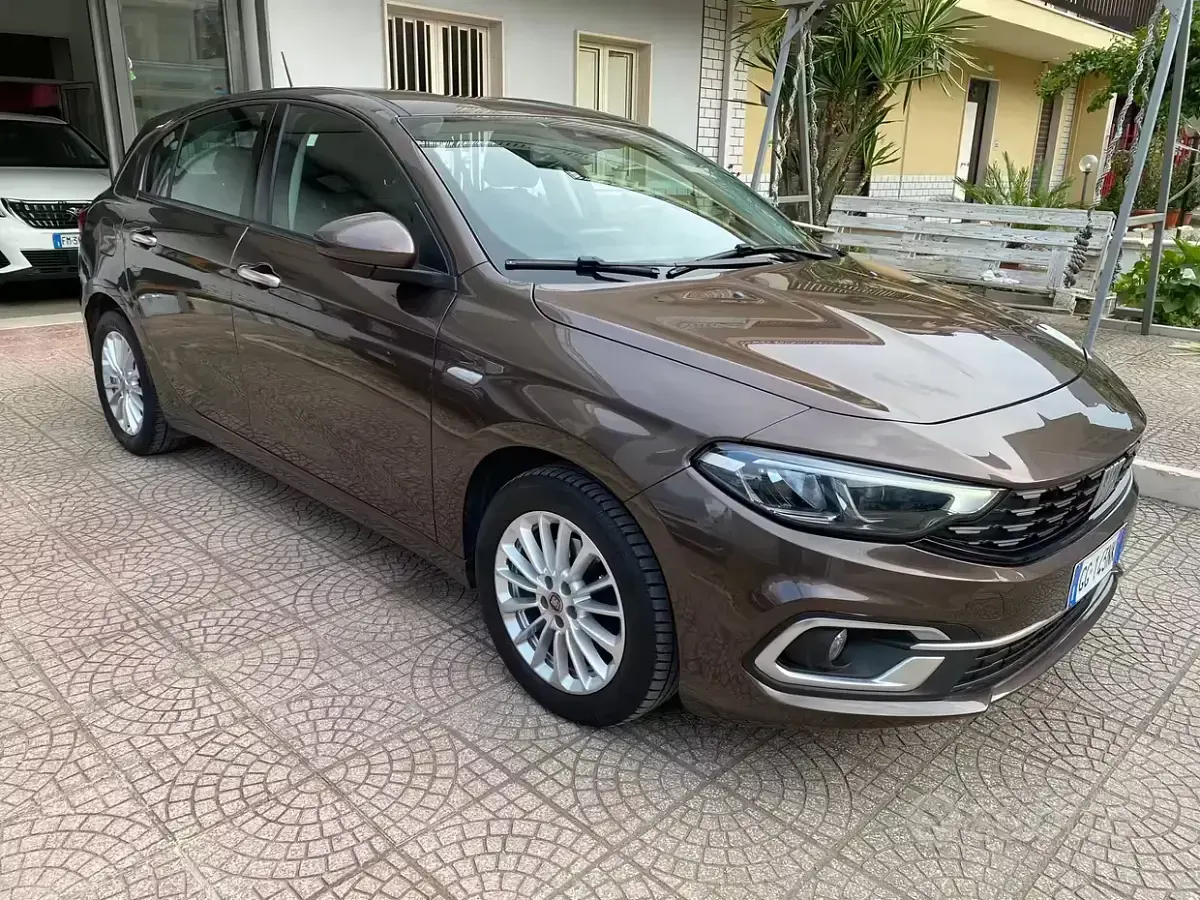 Usata Fiat Tipo Life 131 CV (96 kW) 2021 Marrone Berlina