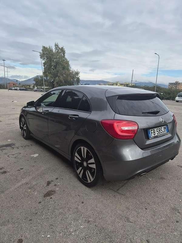 Usata Mercedes A180 109 CV (80 kW) 2015 Berlina