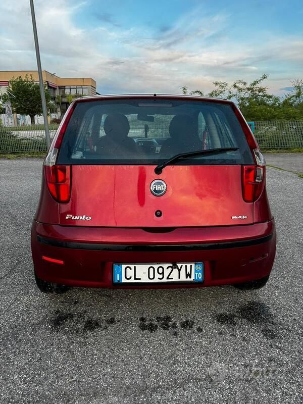 Usata Fiat Punto 69 CV (50 kW) 2004 Rosso Utilitaria