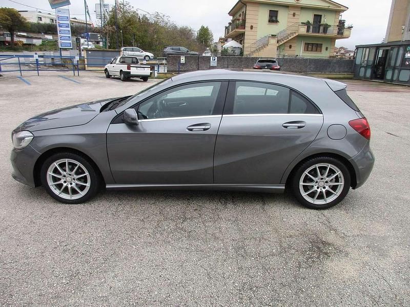 Usata Mercedes A180 Urban 109 CV (80 kW) 2016 Grigio Berlina
