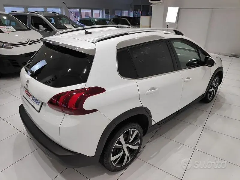 Usata Peugeot 2008 Allure 99 CV (72 kW) 2017 Bianco SUV