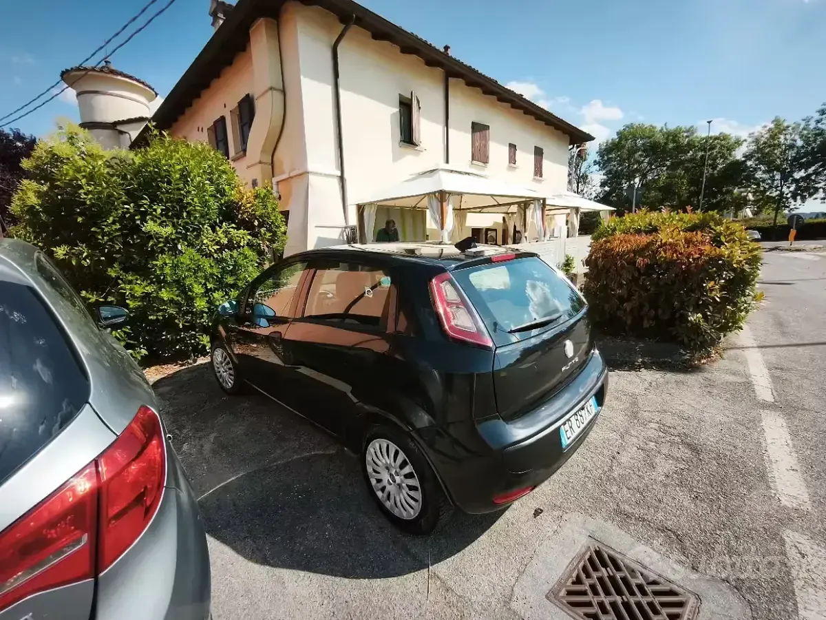 Usata Fiat Grande Punto 77 CV (56 kW) 2010 Nero Utilitaria
