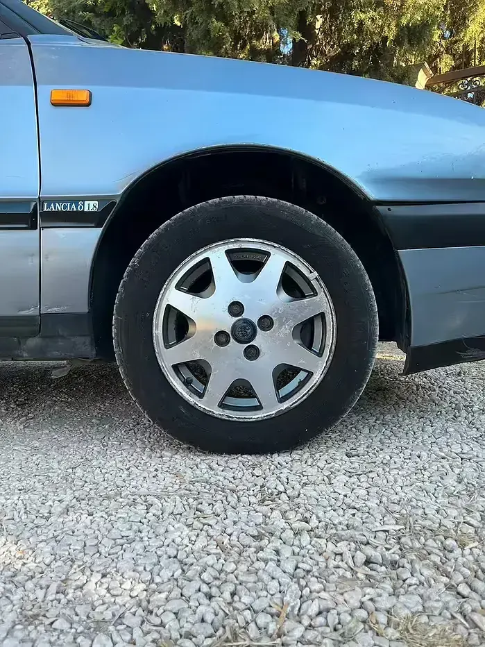 Usata Lancia Delta 103 CV (75 kW) 1994 Bluazzurro Utilitaria