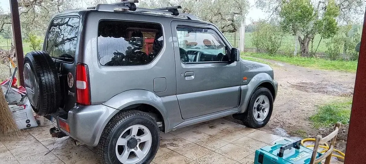 Usata Suzuki Jimny 65 CV (47 kW) 2006 Grigio SUV