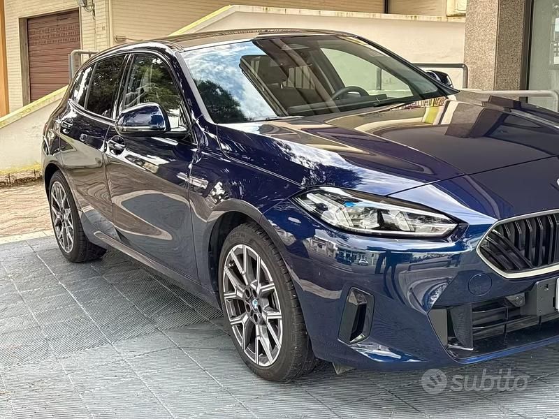 Usata BMW 118 Comfort Edition 150 CV (110 kW) 2025 Blu Utilitaria