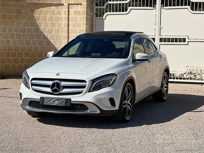 Usata Mercedes GLA180 122 CV (89 kW) 2016 Bianco SUV