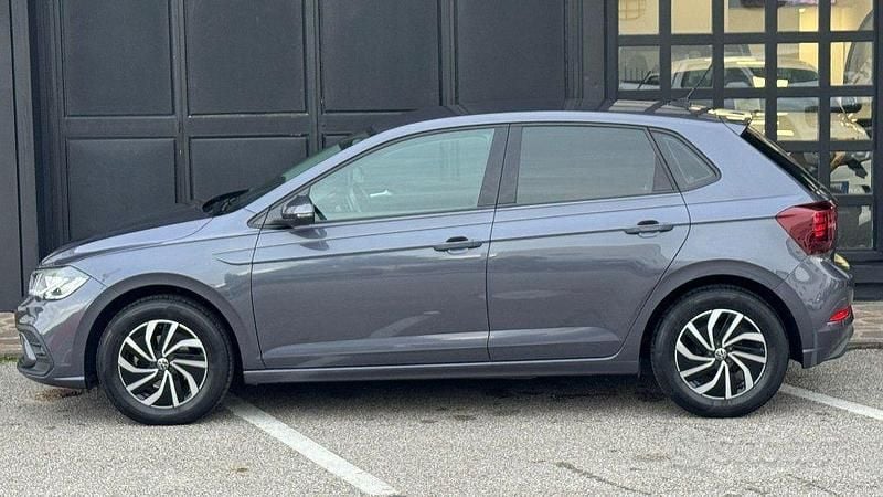 Usata VW Polo Life 80 CV (58 kW) 2023 Grigio Utilitaria